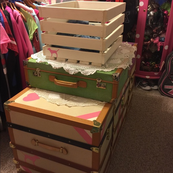 Pink Trunk - Picture 2 of 3